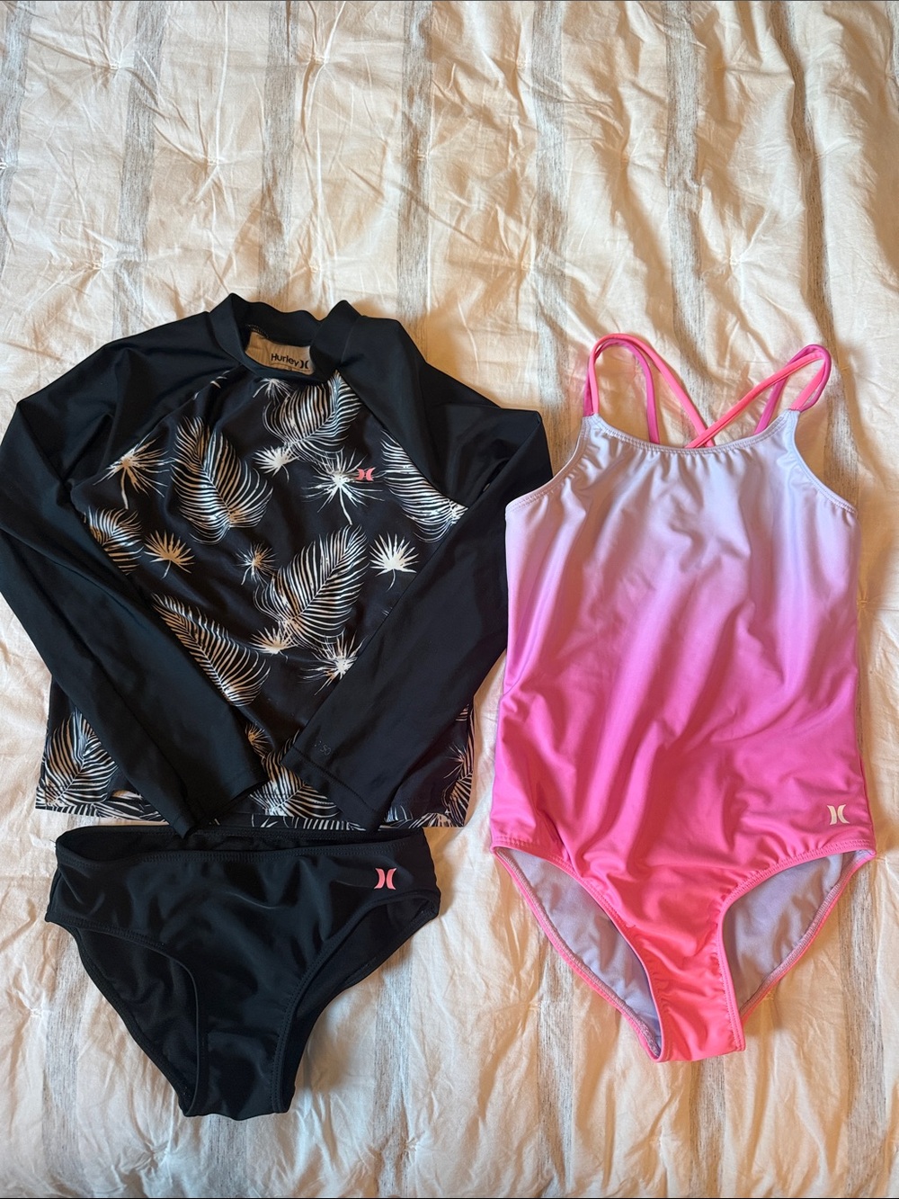 HURLEY Girls swimwear SET of 3. Black Pink Palm. Rash-guard one piece 10Y EUC